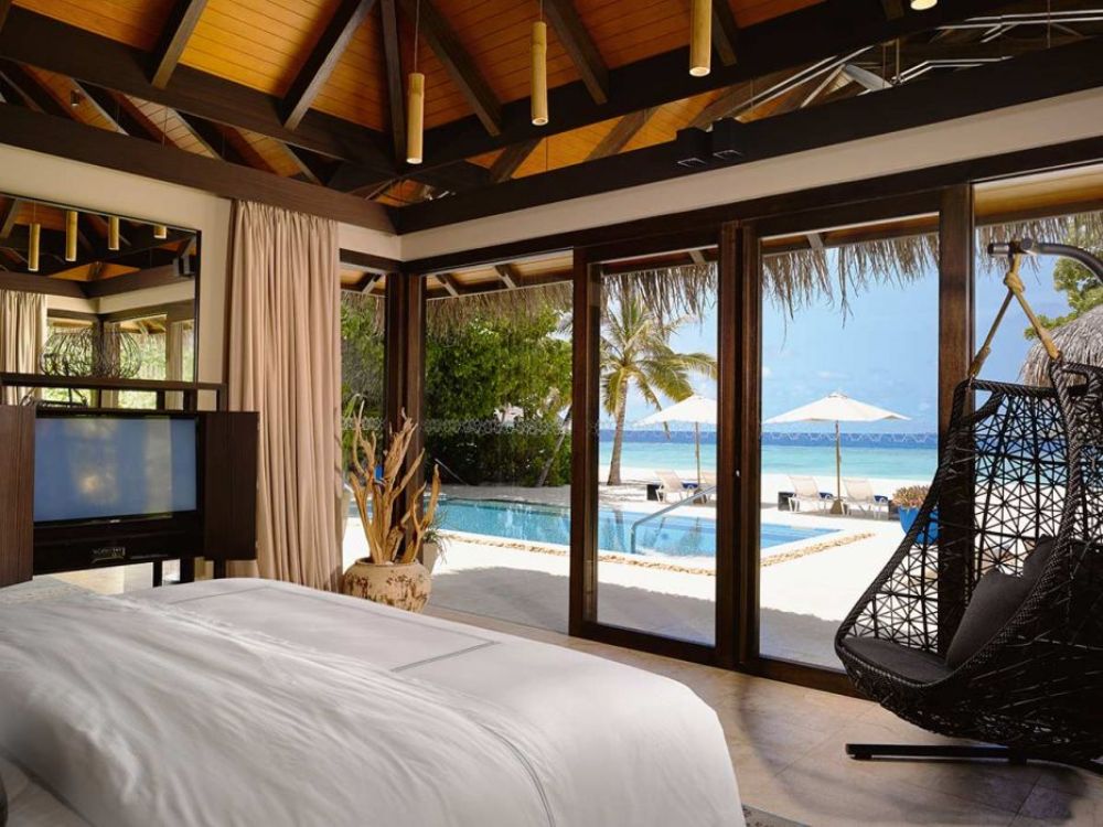 content/hotel/Velaa Private Island/Accommodation/Deluxe Beach Pool Villa/Velaa-Acc-DeluxeBeachPoolVilla-03.jpg